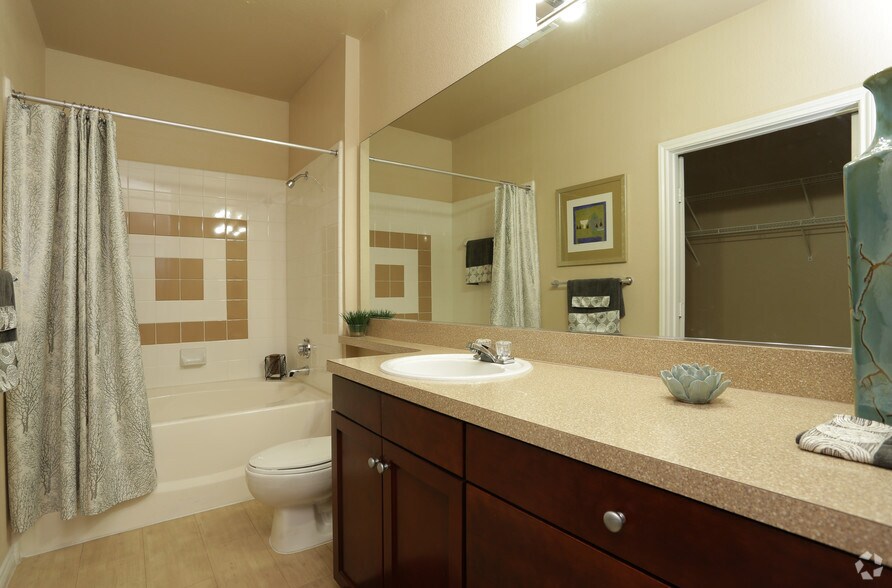 More Photos Of 2000 E Arapaho Rd, Richardson Apartments For Lease