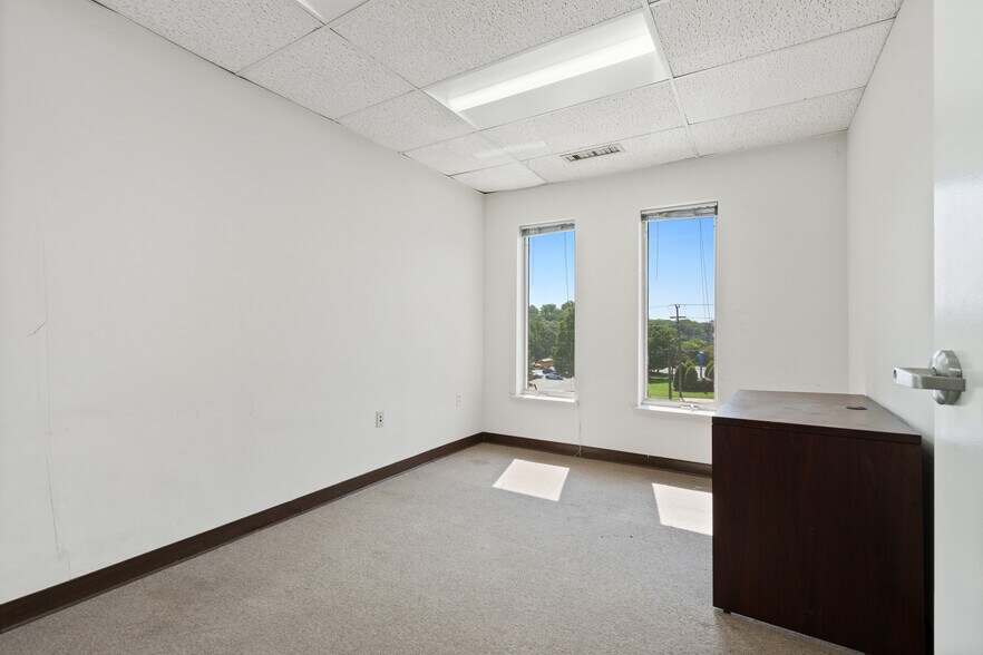 More Photos Of 9522 State Route 29, Fairfax Office For Sale