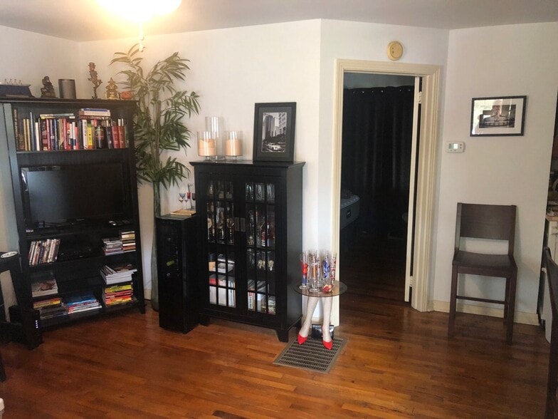 More Photos Of 411 E College Ave, Tallahassee Office Residential For Lease