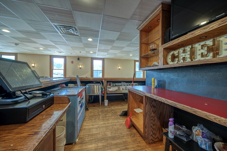 More Photos Of 1 Main St, Lyndora Restaurant For Lease