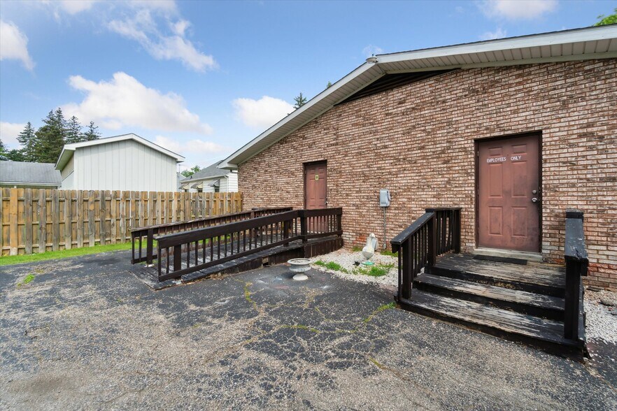 More Photos Of 4344 Richfield Rd, Flint Office For Sale