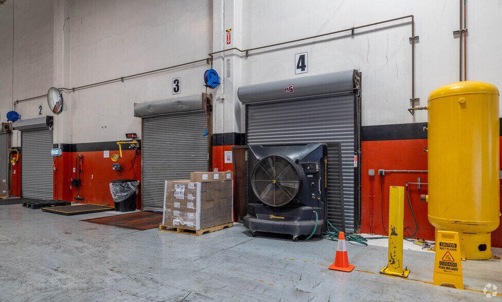 More Photos Of 1192 Vanderbilt Cir, Manteca Warehouse For Lease