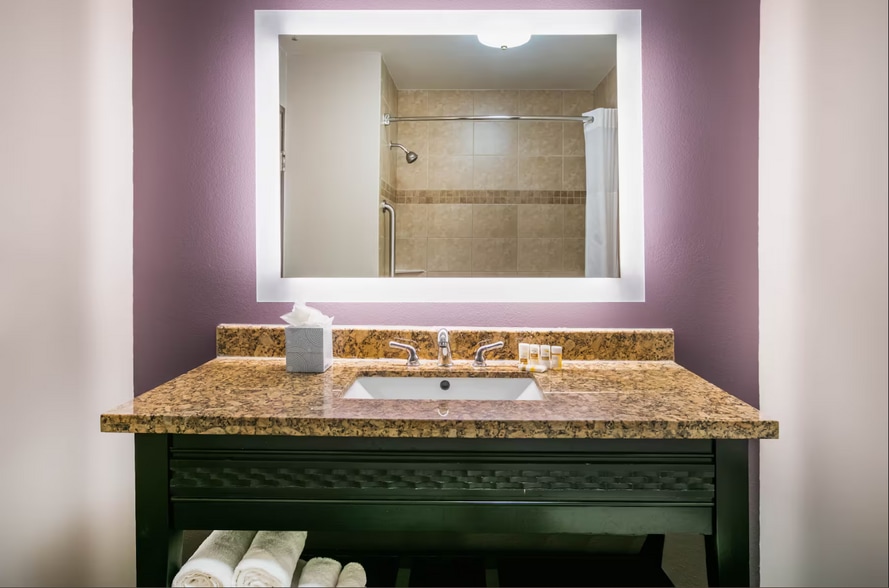 More Photos Of 431 Airport Fwy, Euless Hospitality For Sale