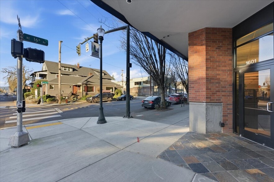 More Photos Of 1607-1611 NE 16th Ave, Portland Office For Lease