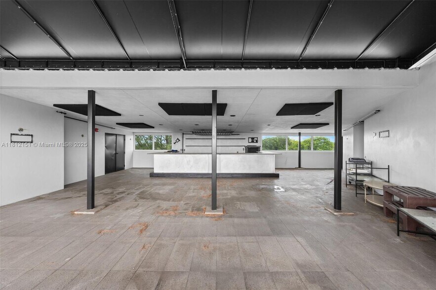 More Photos Of 2500 Wilton Dr, Wilton Manors Freestanding For Sale