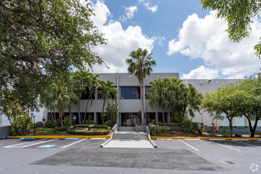 More Photos Of 2875 NW 77th Ave, Miami Warehouse For Lease