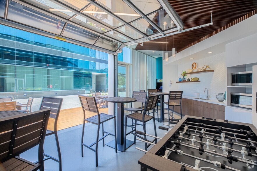 More Photos Of 9655 Granite Ridge Dr, San Diego Unknown For Lease