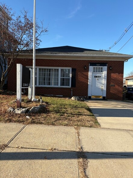 More Photos Of 141 Main St, South River Office For Sale