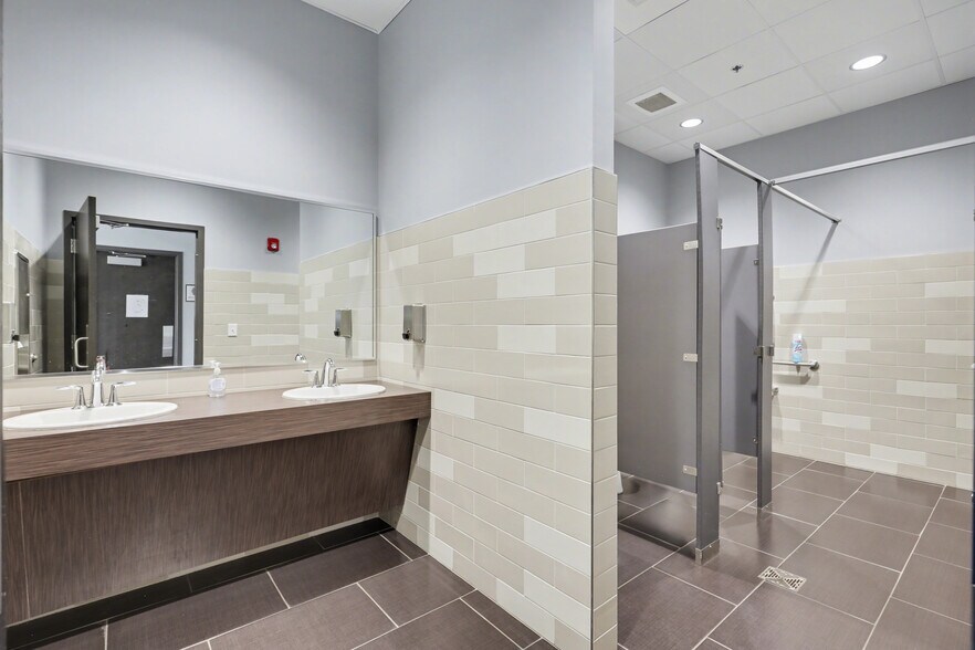 More Photos Of 241 Collins Industrial Blvd, Athens Light Distribution For Sale