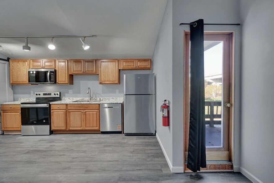 More Photos Of 1026 State St, Port Huron Freestanding For Sale