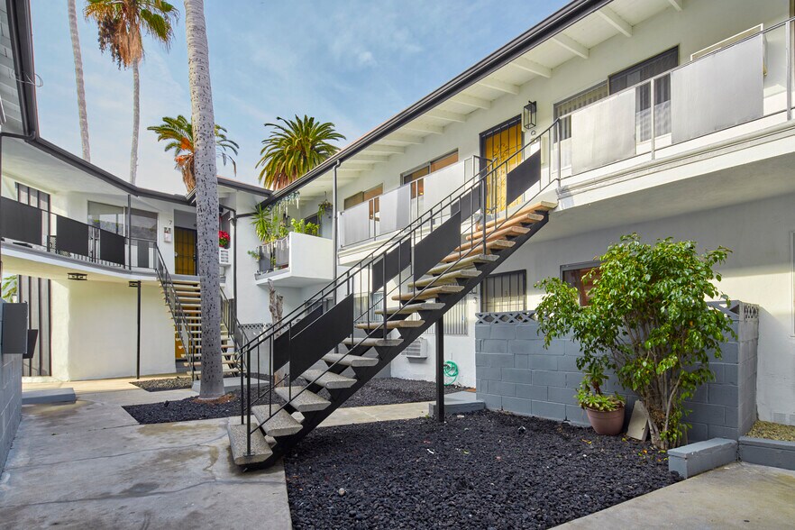 More Photos Of 204 N Manhattan Pl, Los Angeles Apartments For Sale