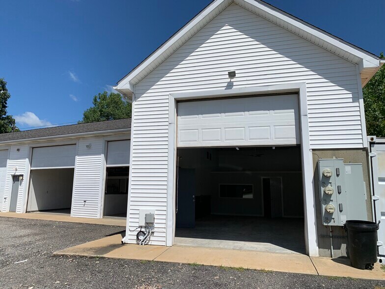 Primary Photo Of 132 Oak St, Westerly Warehouse For Lease