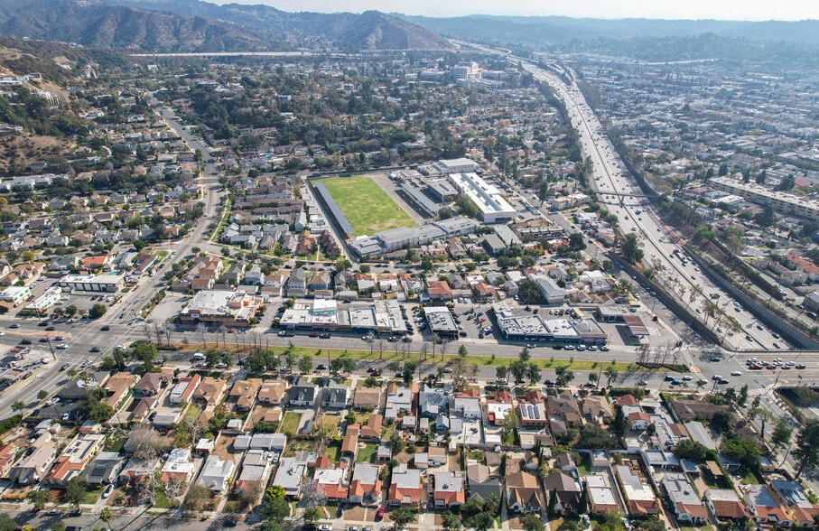 More Photos Of 712 N Glendale Ave, Glendale Unknown For Lease