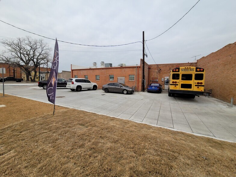 More Photos Of 532 Main St, Garland Restaurant For Lease