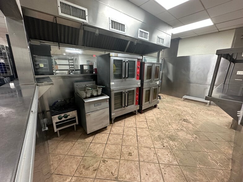 More Photos Of 7820 Fulton St, Houston Restaurant For Sale
