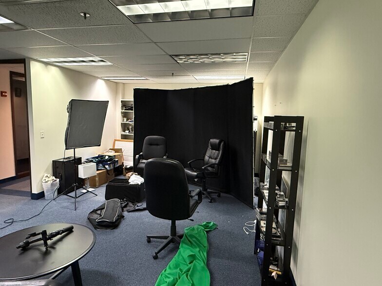More Photos Of 8230 Boone Blvd, Vienna Office For Sale