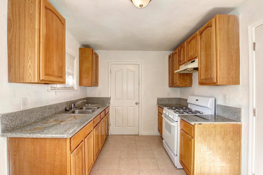 More Photos Of 2611 Alhambra, Sacramento Apartments For Sale