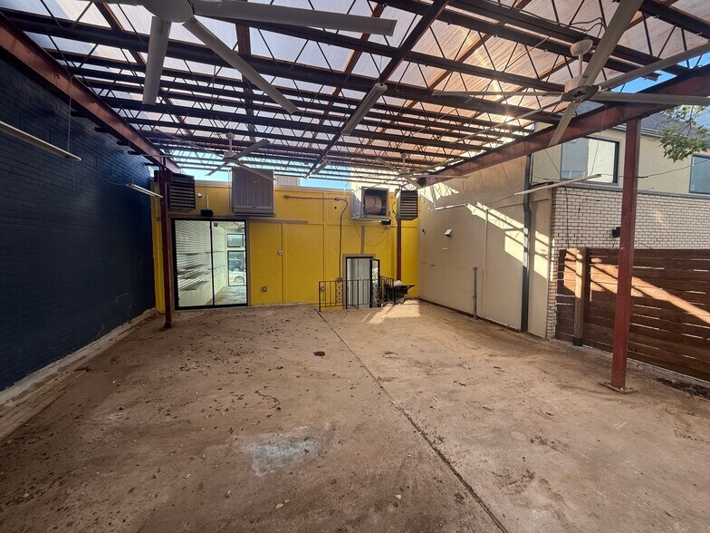 More Photos Of 1904-1908 Greenville Ave, Dallas Unknown For Lease