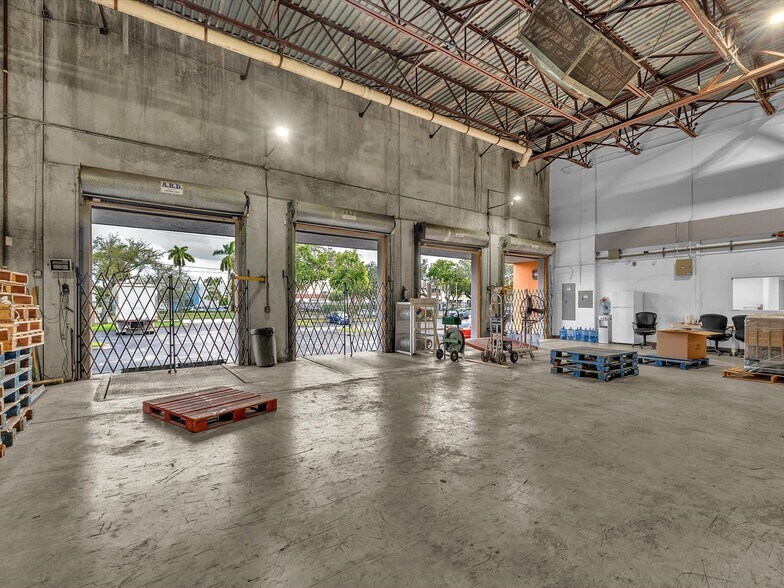 More Photos Of 10855 NW 27th St, Doral Warehouse For Lease
