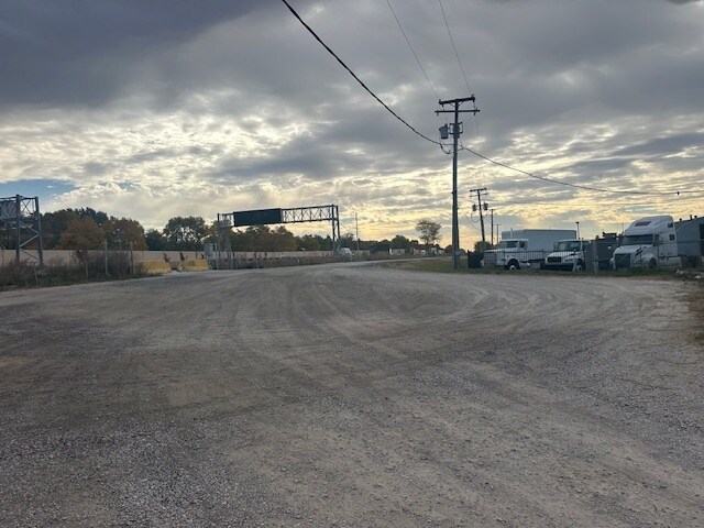 More Photos Of 18130-18134 NW Frontage Rd, Joliet Warehouse For Lease