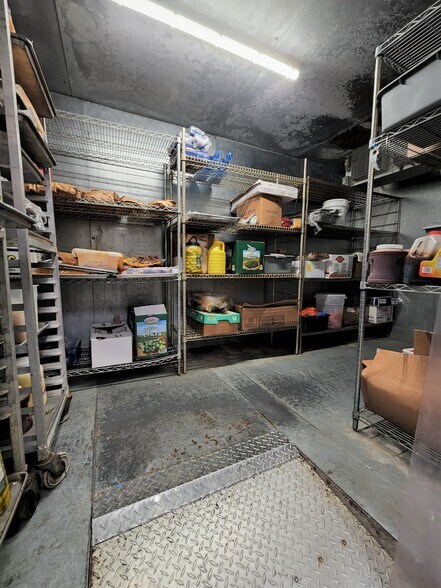 More Photos Of 1066-1070 S Fairfax Ave, Los Angeles Restaurant For Lease