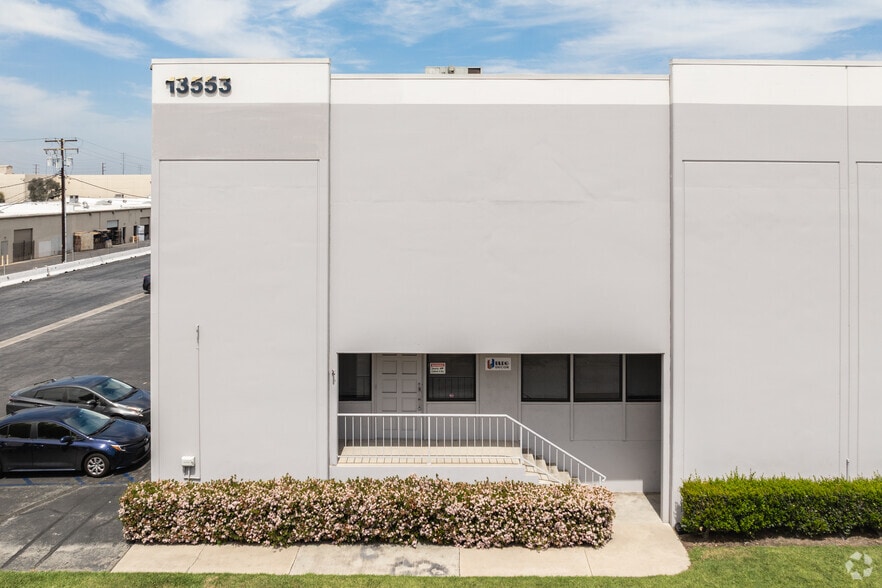 More Photos Of 13553-13563 Alondra Blvd, Santa Fe Springs Distribution For Lease