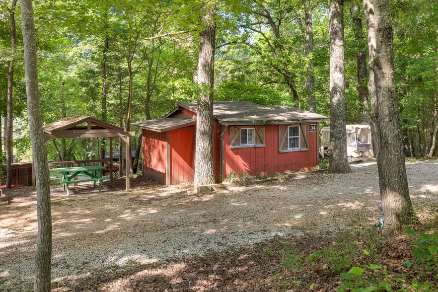 More Photos Of 621 Court St, Jasper Trailer Camper Park For Sale