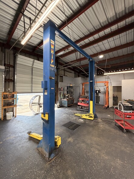 More Photos Of 5100 34th St N, Saint Petersburg Auto Repair For Sale