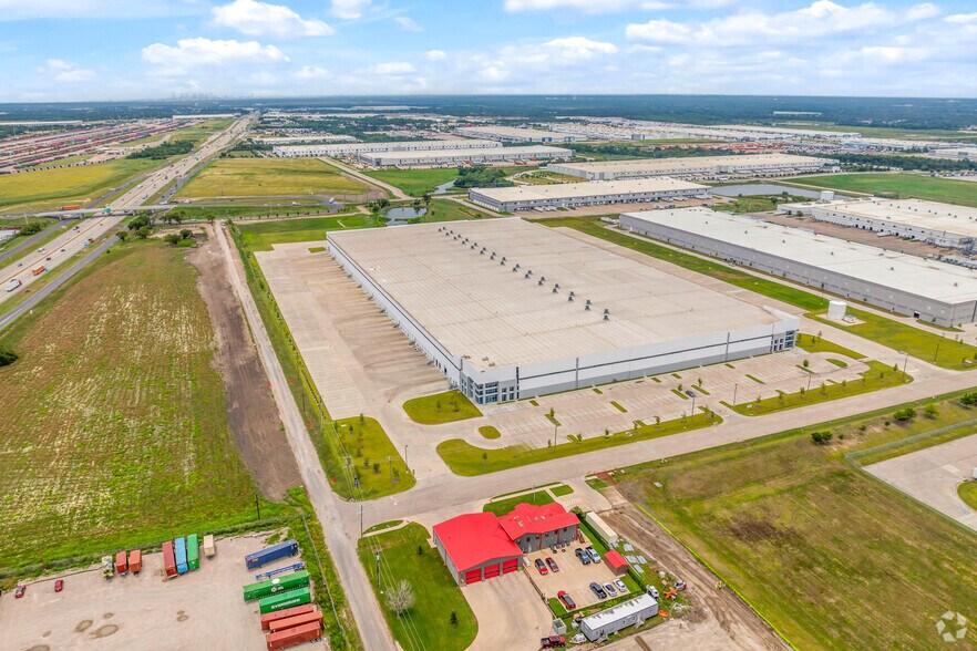 More Photos Of 601 Distribution Dr, Wilmer Distribution For Lease