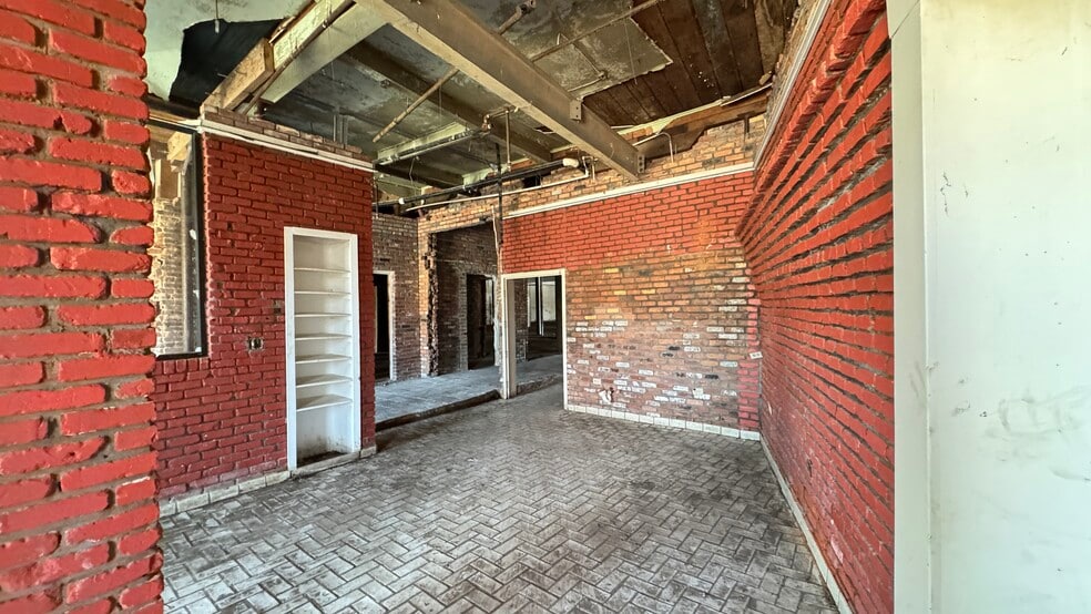 More Photos Of 13 N Broad St, Winder Office For Sale