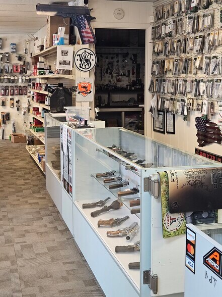 More Photos Of 1813 Main St, Northampton General Retail For Lease