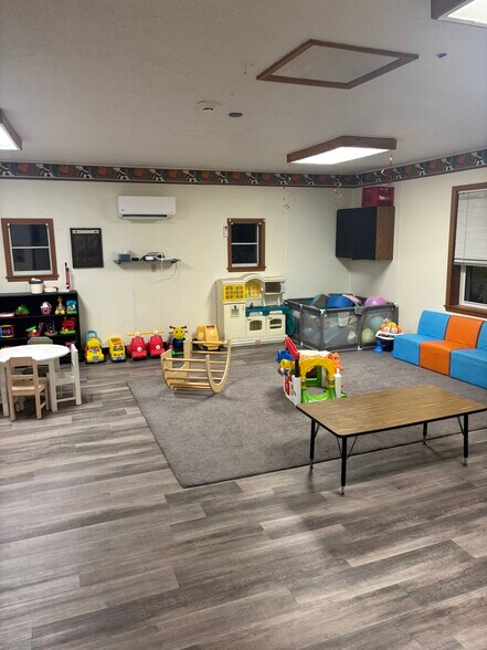More Photos Of 202 W Plum St, Thorntown Daycare Center For Sale