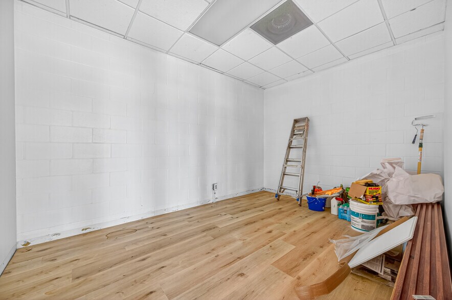 More Photos Of 11511 Jones Rd, Houston Freestanding For Sale