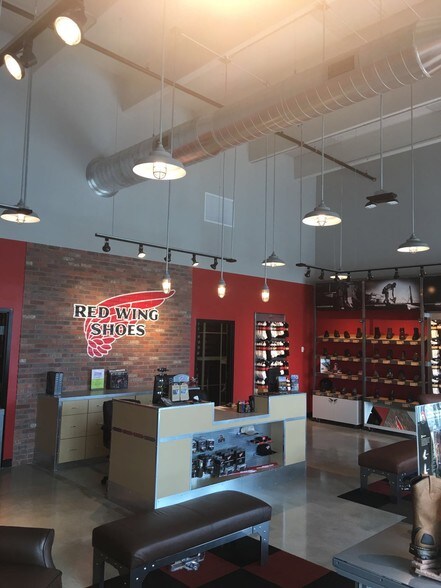 More Photos Of 13115 W Okeechobee Rd, Hialeah Storefront Retail Office For Lease