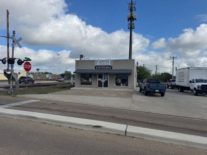 More Photos Of 100 E 32nd St, Bryan Freestanding For Lease