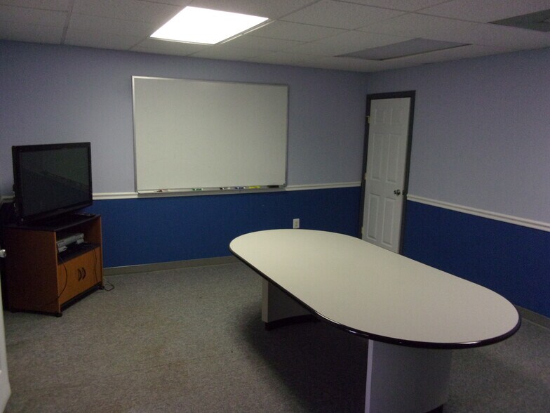 More Photos Of 114 Oakgrove Rd, Dulles Town Center Warehouse For Sale