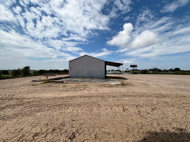 More Photos Of 10959 Highway 290 W, Brenham Warehouse For Sale