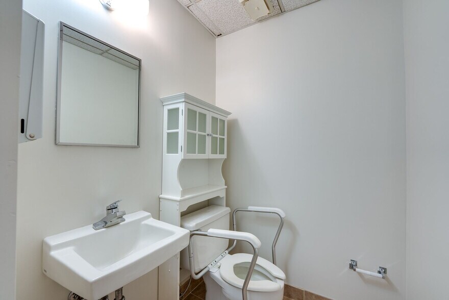 More Photos Of 8303 Arlington Blvd, Fairfax Medical For Sale