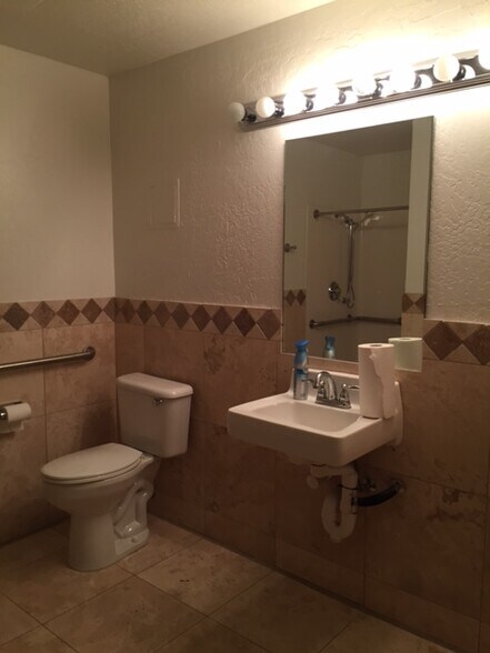 More Photos Of 7440 E Karen Dr, Scottsdale Service For Lease