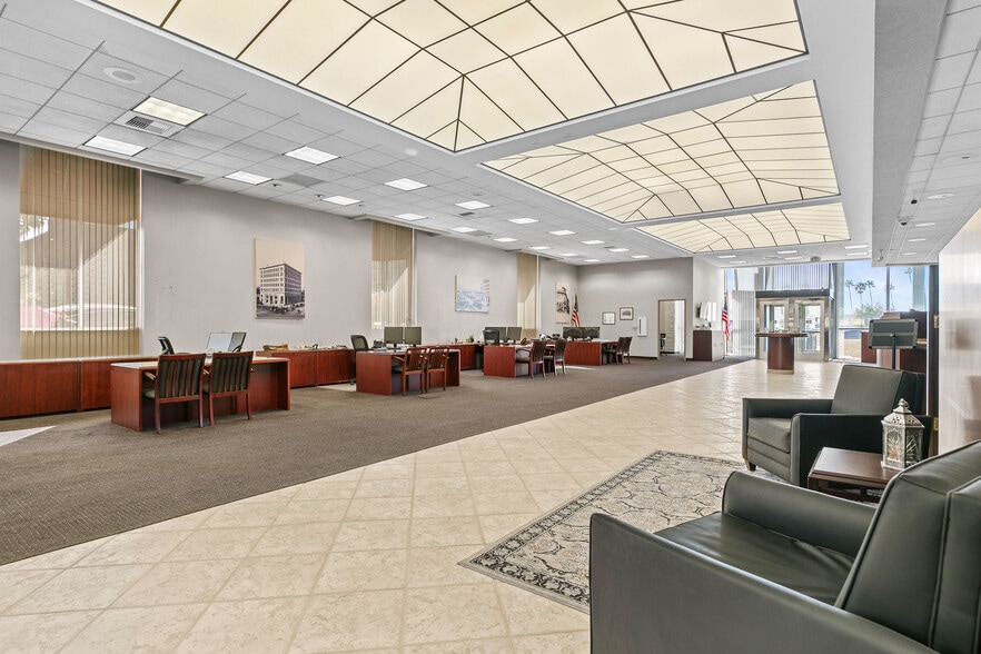 More Photos Of 1000 N Brand Blvd, Glendale Unknown For Lease