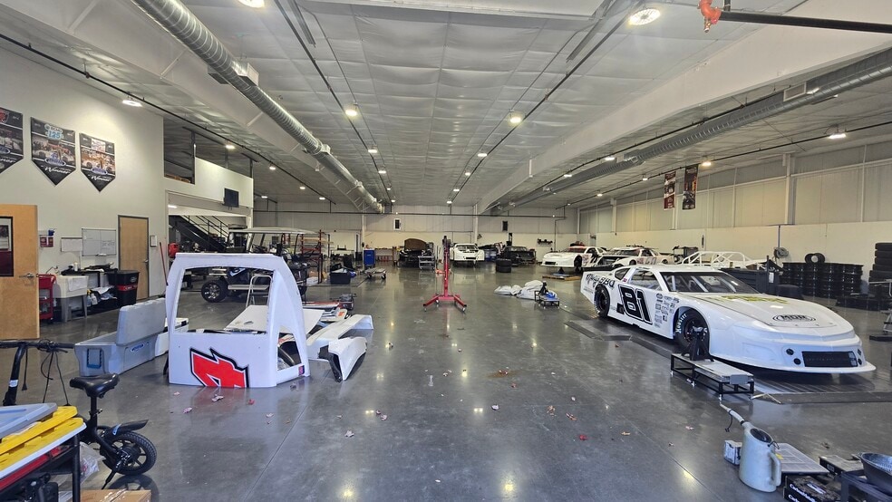 More Photos Of 197 Thunder Rd, Mooresville Light Distribution For Lease