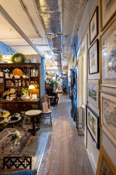 More Photos Of 3301 Franklin Ave, Millbrook General Retail For Sale