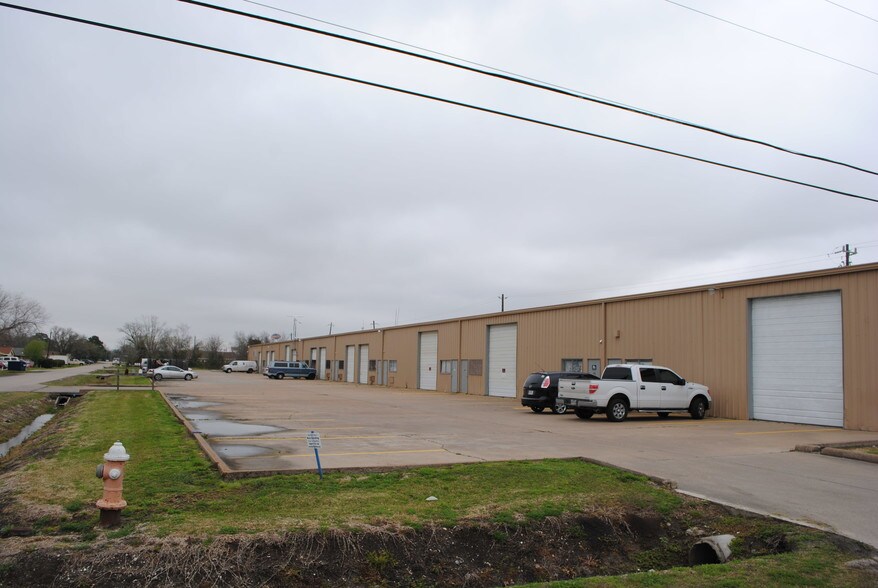 More Photos Of 400 N 11th St, La Porte Unknown For Lease