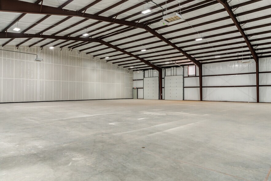 More Photos Of 9007 CR 6820, Lubbock Warehouse For Lease