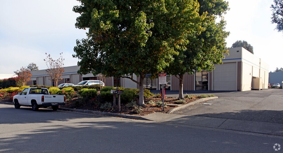 More Photos Of 1334-1338 Ross St, Petaluma Warehouse For Lease