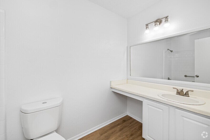 More Photos Of 4600 Twin Oaks Dr, Pensacola Apartments For Sale