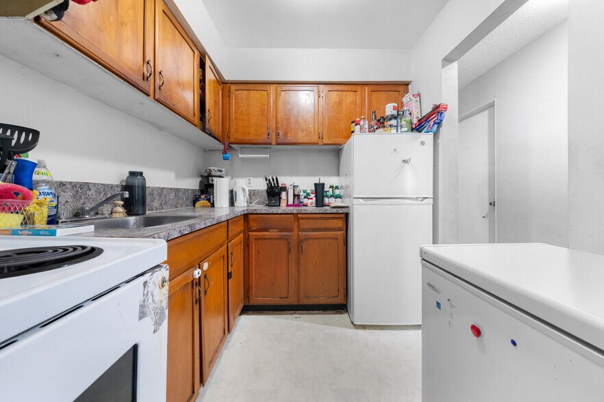 More Photos Of 325 Ash St, New Westminster Apartments For Sale