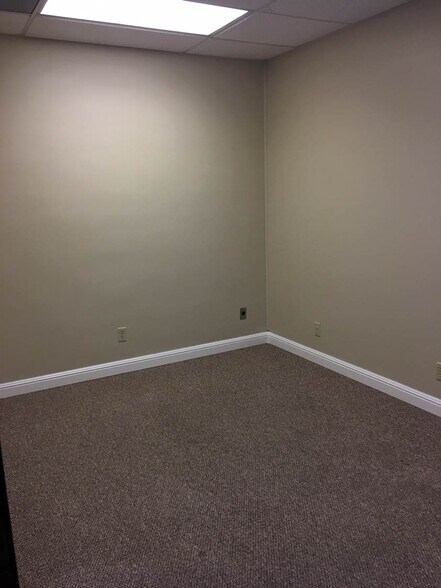 More Photos Of 825 Webster St, Fairfield Office For Lease