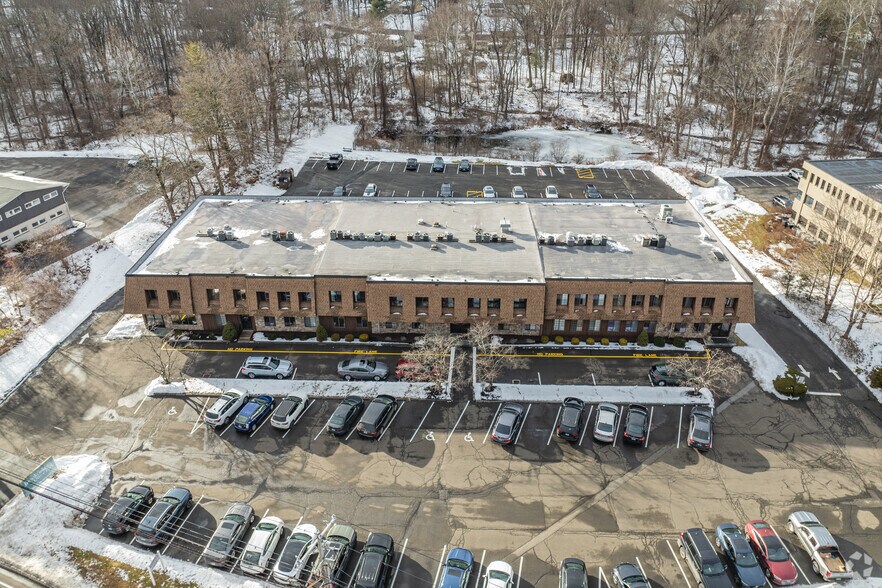 More Photos Of 304 Federal Rd, Brookfield Office For Lease