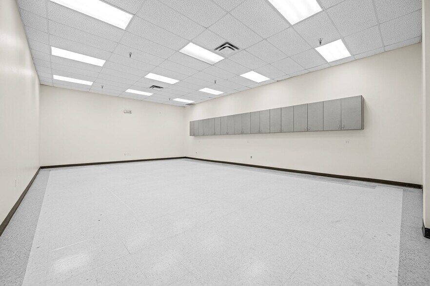 More Photos Of 1111 Digital Dr, Richardson Showroom For Sale